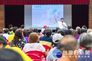 桃園市長鄭文燦，出席中壢區龍東路雨水下水道工程視察說明會。

