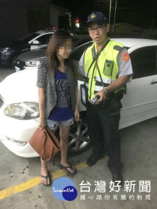 女子行跡鬼祟遭警方攔查，果真搜出毒品海洛因及安非他命，依法送辦。（記者陳昭宗拍攝）
