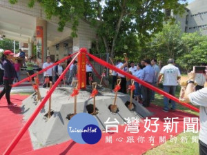 嘉義縣長張花冠主持東石國中體育館重建工程動土，離情依依