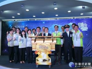 「驛光記憶」光雕藝術秀，紀錄彰化火車站的美好，縣長魏明谷帶領團隊邀請大家一起欣賞。圖／記者鄧富珍攝