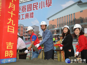 市長朱立倫主持更寮國小老舊校舍整建工程動土典禮。（圖／記者黃村杉攝）