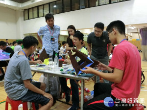 東海大學理工學院跟國立自然科學博物館合辦的火星任務競賽活動，NASA好奇號駕駛員嚴正博士特別回台參賽指導學生實務