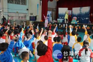 海洋奇遇記精采演出讓全場師生皆沉浸在精采的表演中 

