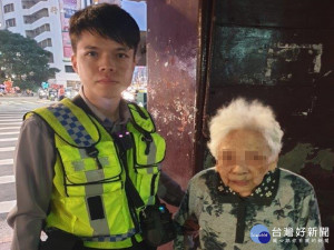 九旬阿嬤逛街失智迷路　熱心警協助返家