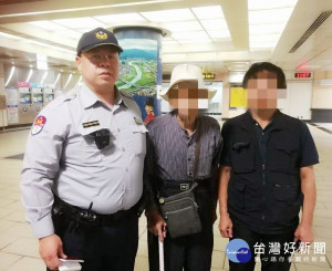 九旬老翁捷運站迷途　暖警協助返家