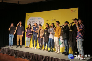 《阿飛正轉》19日記者會中11位港台歌手現場表演阿卡貝拉。（圖/臺中國家歌劇院）