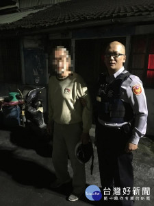 夜間巡邏見迷失老翁　熱心警助返家