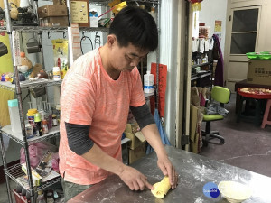 生命挑戰者鄭凱鴻，一顆饅頭道盡父愛。
