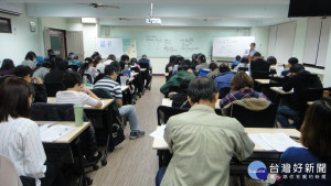 勞大辦勞工健康講座