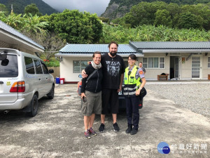 台東鎮北新「嬌」點　熱心女警自學英文助外籍旅客