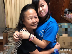 南家扶「專屬大廚」吳劉阿英阿嬤與孫女。