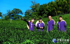 喜愛喝茶的您就來一趟從竹山茶鄉出發，再探阿里山茶山部落尋覓境，從奉茶、茶園巡禮、採摘茶葉、製茶DIY到茶席體驗迄至原住民特色餐饗宴，讓我們到茶鄉來感受一趟充滿茶文化深度小旅行吧！