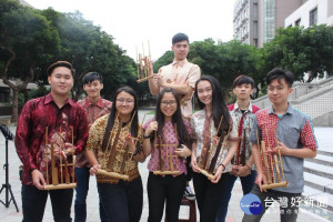 中原大學印尼學生用傳統樂器【Angklung】帶來精采演出

