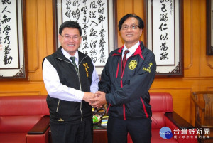 準彰化市長林世賢(右)拜會邱市長強調傳承市政並攜手合作。圖／記者鄧富珍攝