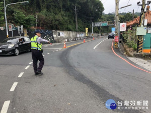 台24線三教寶宮前油漏滿路　警迅速到場救援疏導交通