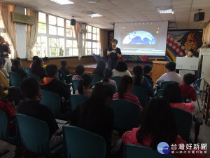 退休教授善心到台東偏鄉　陪伴孩子成長學習