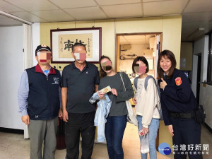 外籍女大生手機遺落計程車上　熱心警調閱監視器尋回