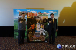 鄭文燦市長和客家局何明光局長一同為首映會揭開序幕
