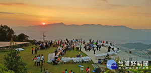 馬那邦田園饗宴吃美食也欣賞夕陽美景。(圖/苗栗縣馬那邦休閒農業發展協會提供）