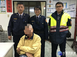 老翁深夜迷航街頭　警積極協助順利返家