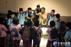 臺灣工藝研究發展中心舉辦偏鄉國中小學童免費參訪。（工藝中心提供）