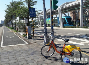 新北(YouBike) 淡水區「輕軌濱海沙崙站」、「輕軌淡海新市鎮站」及「輕軌崁頂站」等3站將於107年12月21日上午0時啟用 。（圖／交通局提供）