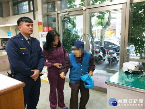 高齡老嫗迷失街頭　暖警伸手助返家