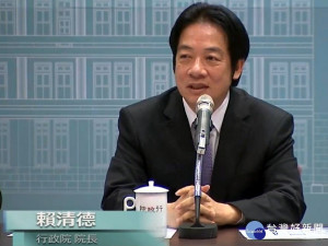 行政院長賴清德今(28)日上午召開年終記者會，報告一年來的施政成果。（圖／翻攝自行政院臉書直播影片）
