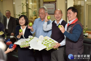 韓國瑜拜會農會理事長蕭漢俊。（圖／記者何沛霖攝）