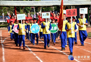 南投縣竹山鎮清溪畔7校聯合運動大會5日上午在鯉魚國小熱鬧舉行。