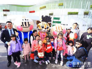 屏東與台中花博吉祥物相見歡。