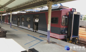 信濃鐵道列車開進台灣（圖／台鐵提供）