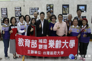 台灣首府大學樂齡班舉辦手機攝影暨教育美學成果展。