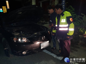 民眾車輛故障夜困山中　枋警道路救援