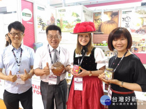蔴鑽農坊優良系列產品，受邀前往香港國際食品展試吃、販售。