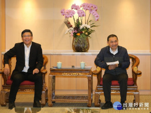 新北市長侯友宜14日會見中華民國工商建設研究會代表。（圖／記者黃村杉攝）
