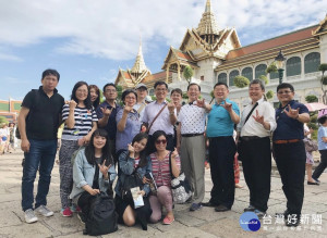 桃園市客家局遭檢舉濫用公帑，內附有去泰國旅行的15位成員相片。