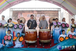 桃園市長鄭文燦出席「公益關懷成果展演暨弱勢家庭社會福利推廣活動」。