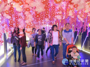 時光旅行《穿梭Fun In機》，回顧新光三越台南小西門精彩時刻。