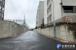 平鎮區南豐路工業段道路拓寬工程開放通車，對平鎮工業區附近的交通提升有莫大助益。