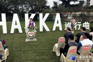 桃園市長鄭文燦於「2019花海童樂．金銀豬寶滾滾來」啟用活動中致詞。