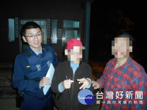 警方提醒民眾家中若有失智症老人、心智障礙等屬於易走失高風險族群的家人，可向區公所申請愛心手鍊配戴。