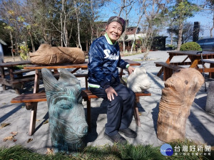 牛耳石雕藝術渡假村即日起，展出由牛耳董事長黃炳松所收藏的原生藝術家林淵《台灣豬》雕刻作品。