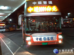 站長吳金全也呼籲民眾出遊「多搭車 少開車」，及時掌握公車行車動態，免除等候塞車之苦。