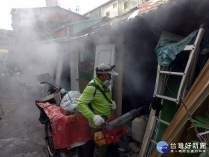 高市府防疫團隊及前鎮區級指揮中心在農曆春節防疫無假期。（圖／記者何沛霖攝）