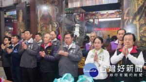 市長與貴賓於昊天宮上香祈福