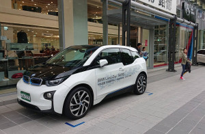 台北市府主計處日前公布相關統計，2018年底台北市油電汽車、純電動汽車登記數為21032輛及830輛，合計占汽車登記數比率居六都之冠為2.7％。（圖／台灣好新聞編輯部）