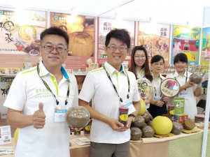 蔴鑽農坊許益堂團隊參加2018高雄國際食品展覽會，發表系列新產品。