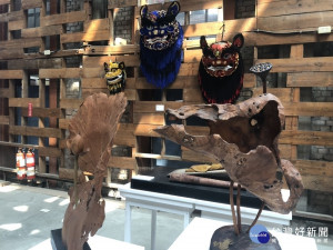 鹿港傳統工藝展即日起在福興穀倉展出。