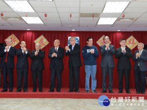 國民黨新春團拜，四顆太陽齊聚。